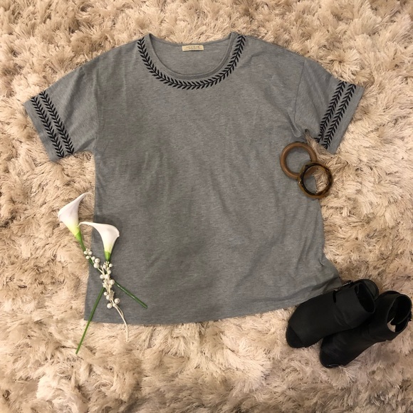 Arrow Embroidered Top 🌿 - Picture 1 of 3